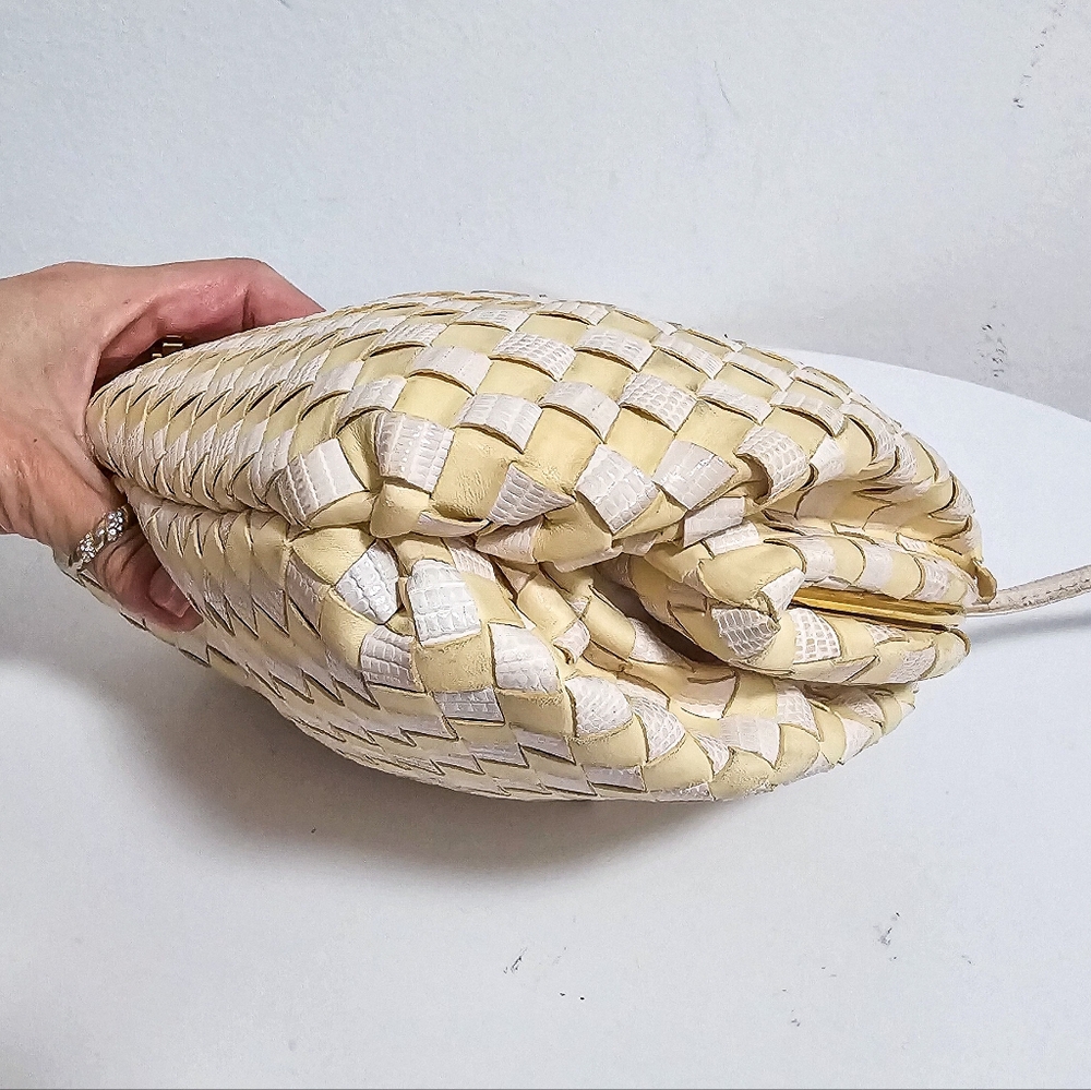 Bottega Veneta vintage woven leather crossbody clutch bag - Picture 9 of 12